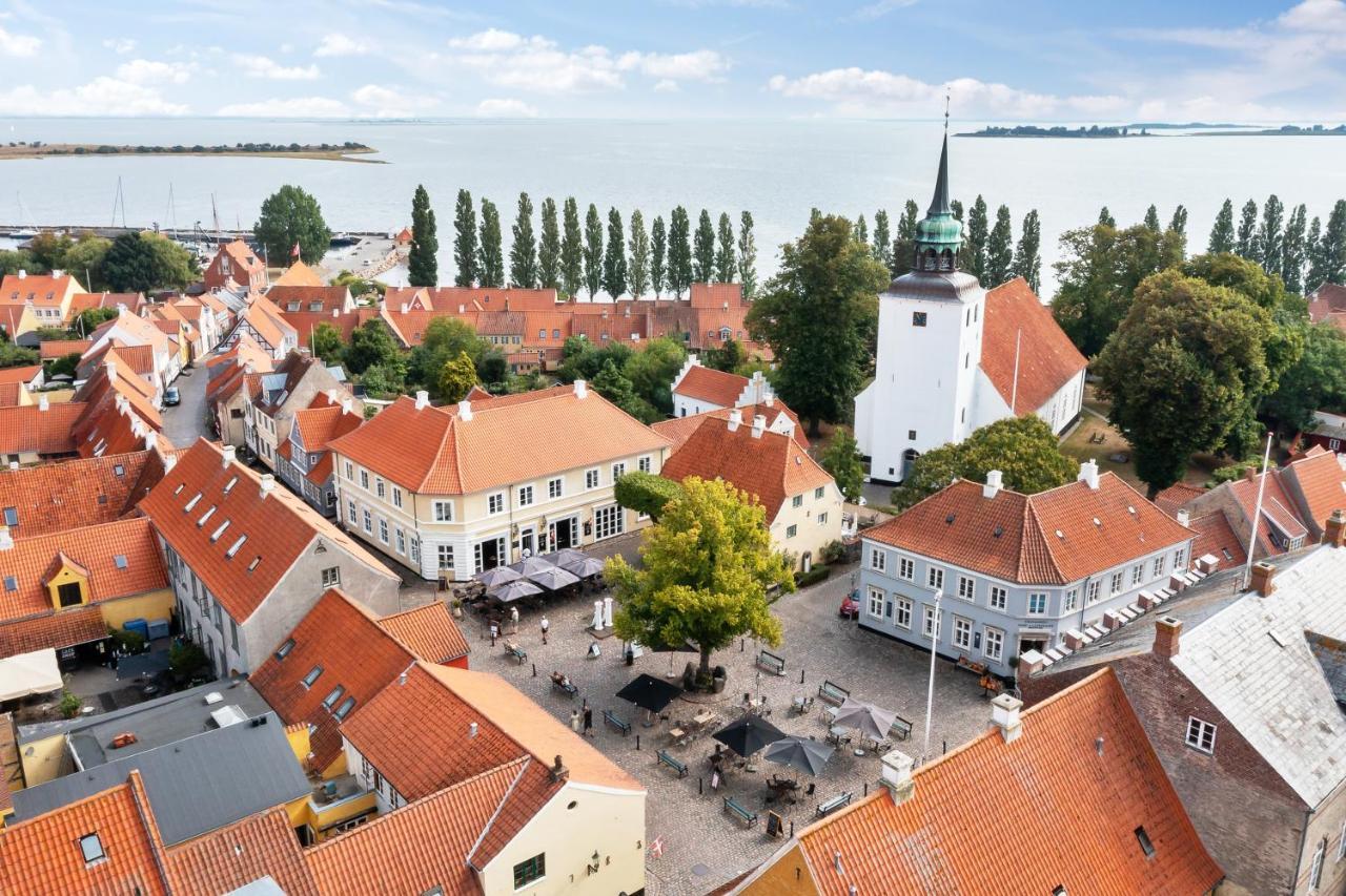 Hotel Pa Torvet Ærøskøbing Exterior foto