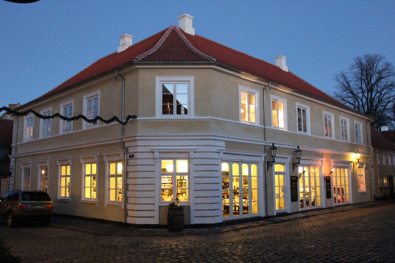 Hotel Pa Torvet Ærøskøbing Exterior foto